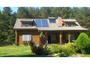 Saulės kolektoriai ir saulės baterijos - puikus sprendimas apjungti šias dvi sistemas ir panaudoti atsinaujinančią saulės energiją tiek šilumos, tiek elektros gamybai. www.svarienergija.lt
