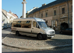 Mikroautobusas MB Spriter, 19 v. kel. Labiau tinka netolimiems važiavimams po Lietuvą, bet gerai važiuoti ir į užsienį. DVD MP3